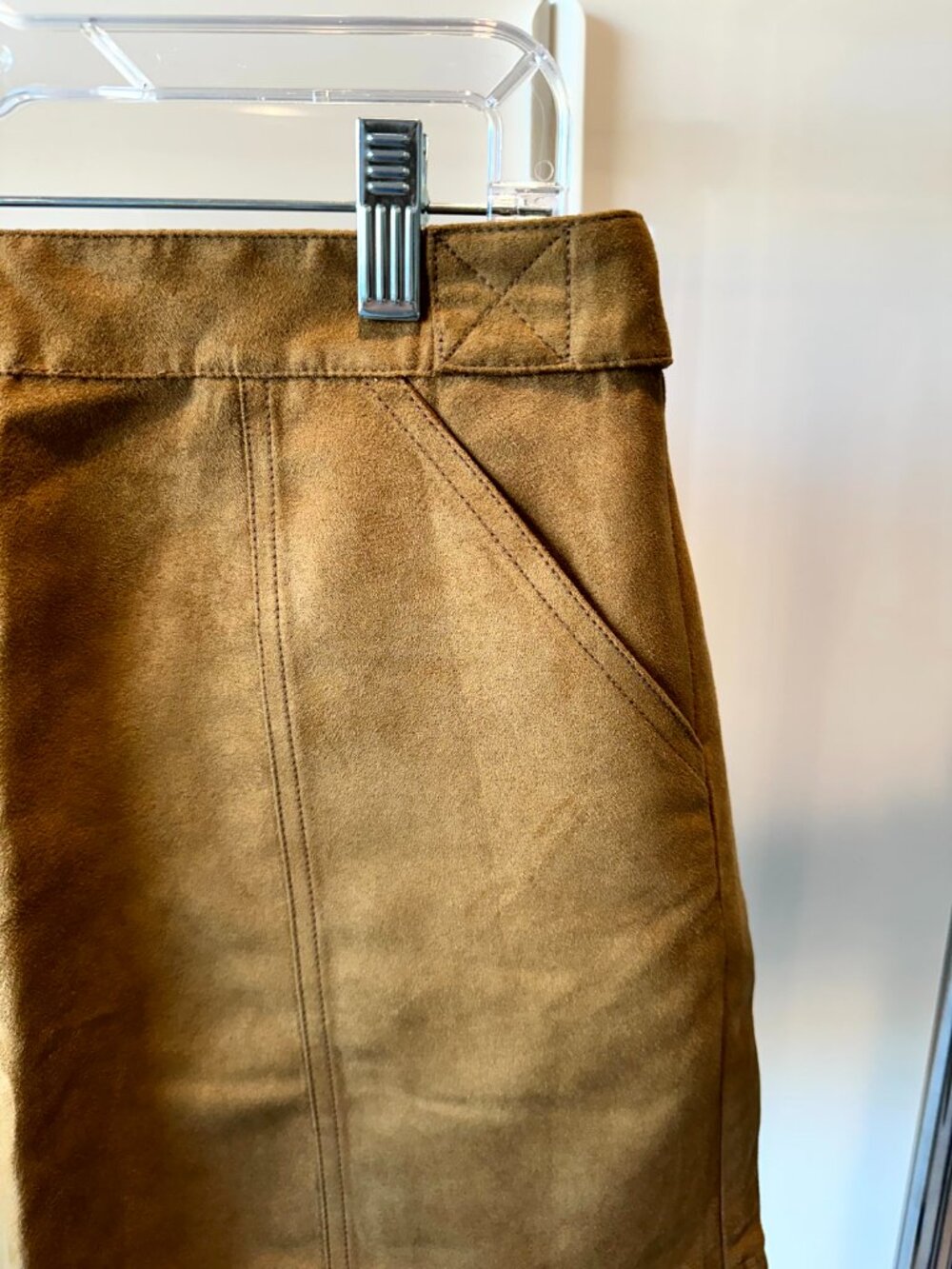 NWOT - Banana Republic - Vegan Suede Mini Skirt - Size 8 - Picture 5 of 9